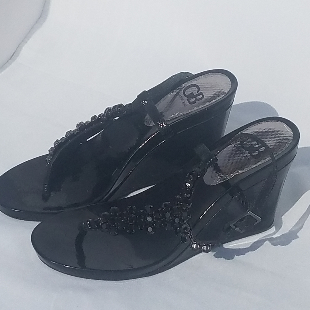 🐇NWOT Black Patent Wedges w/ jewel detail